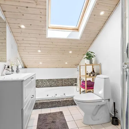3 Bedroom In * Glesborg